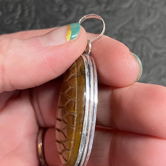 Carved Turtle Shell Tigers Eye Pendant Gemstone Crystal Jewelry - Picture 4 of 8